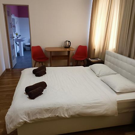 Mirage Hotel Tsjernivsi Buitenkant foto
