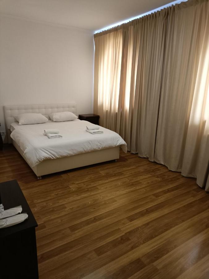 Mirage Hotel Tsjernivsi Buitenkant foto