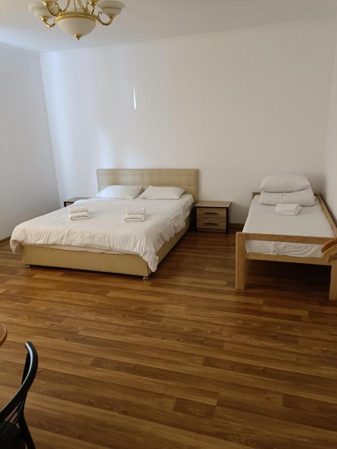 Mirage Hotel Tsjernivsi Buitenkant foto