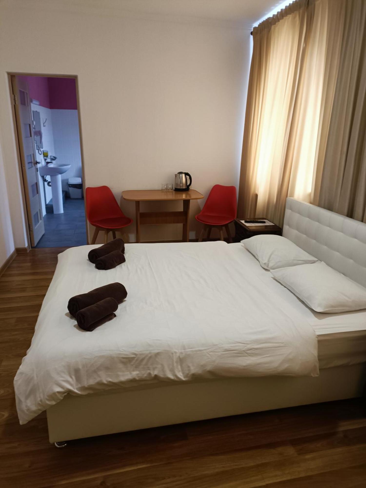Mirage Hotel Tsjernivsi Buitenkant foto